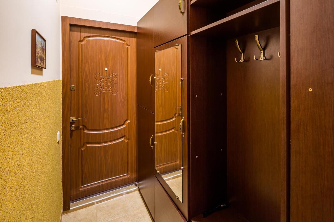 Apartment On Lesya Kurbasa 7 Лвив Екстериор снимка